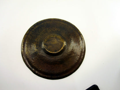 Vintage Handarbeit Hammered Brass Plate