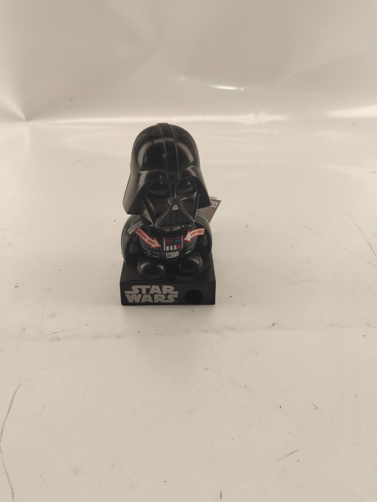 GALERIE: Star Wars - LFL & TM Darth Vader Candy Dispenser - With Sound 5 Inch