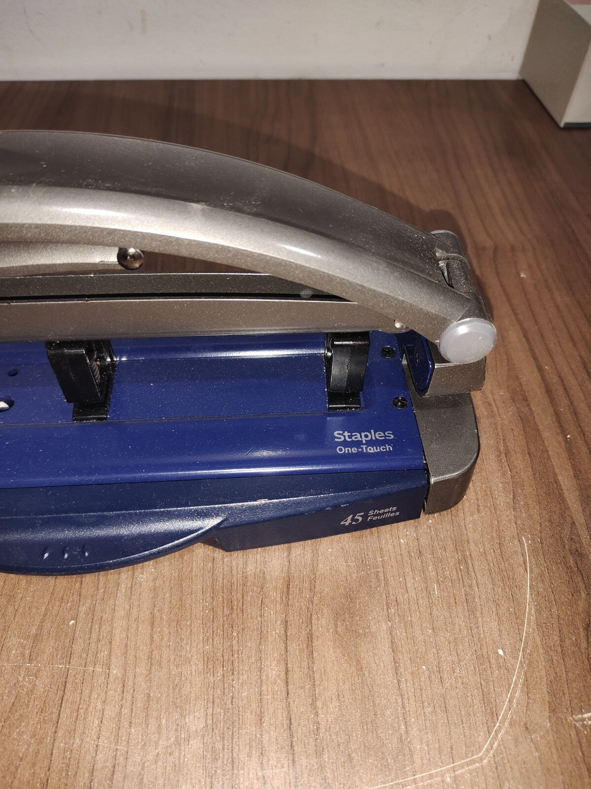 Staples One-Touch Adjustable 3-Hole Punch ~ 45 Sheet Capacity ~ Blue/Gray