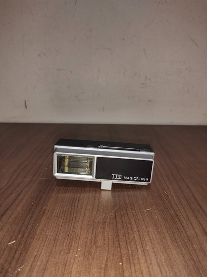 Vintage ITT Magicflash Electronic Flash Model EF-246 Kodak Instant Cameras EK6