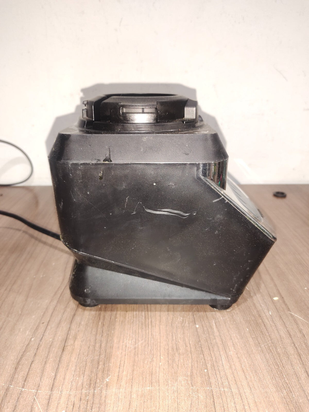 Ninja NJ600WMC Powerful Professional 1000 Watts Blender Motor Base Only
