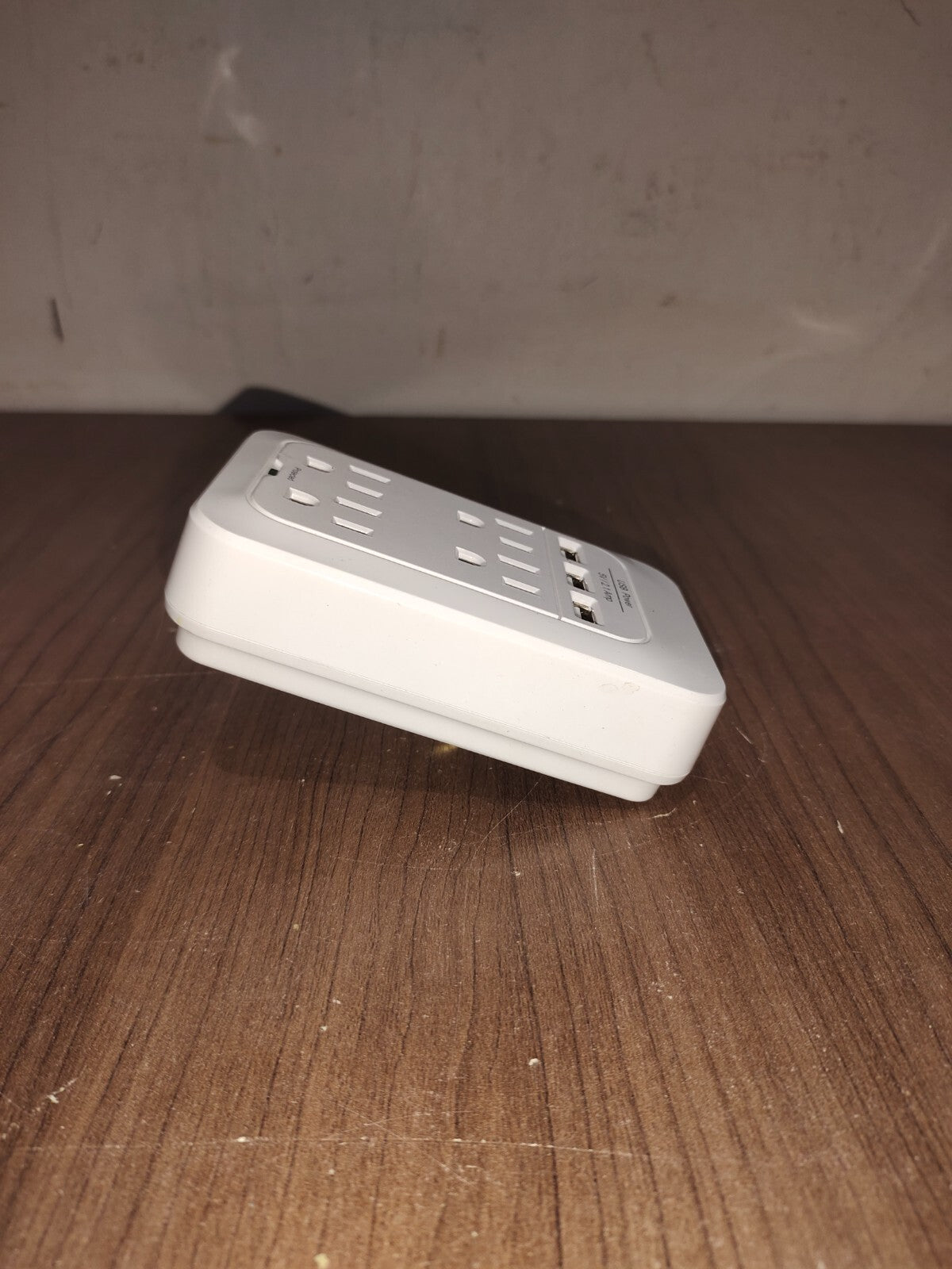 Insignia 4-Outlet Surge Protector With USB Ports (NS-PWS548U-C)