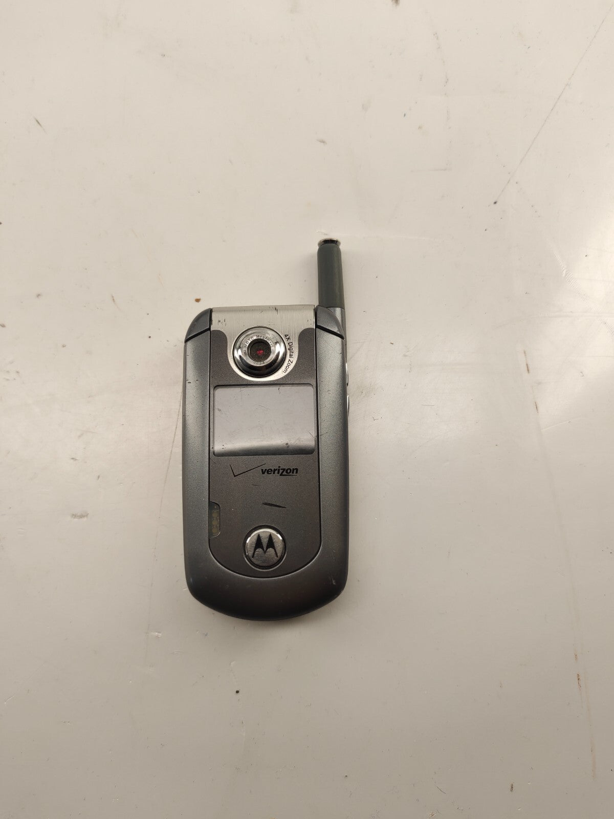Motorola E Series E815 - Silver (Verizon) Cellular phone