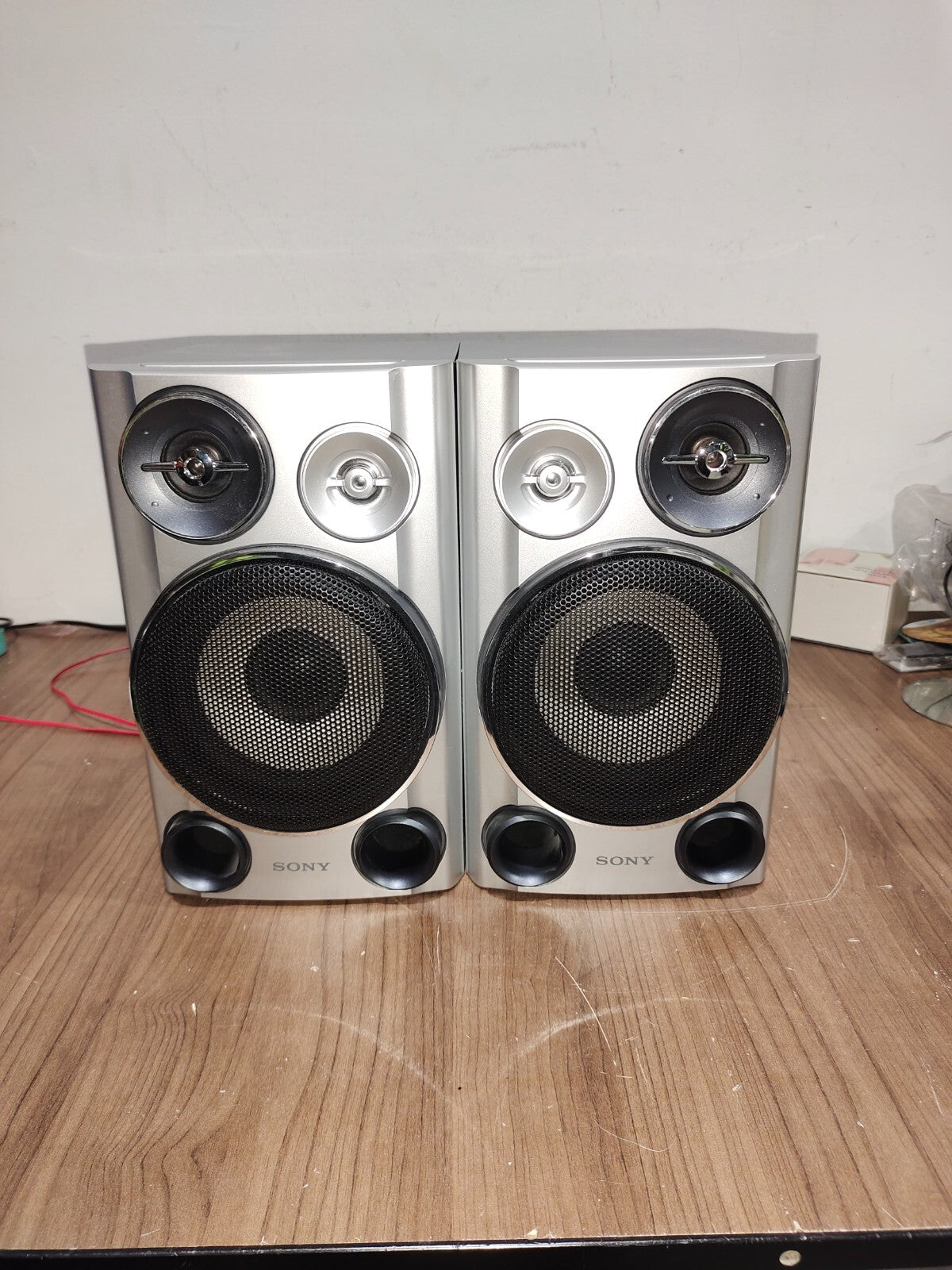SONY model SS-CHPZ9 Bookshelf Stereo 3-Way Speakers - Silver