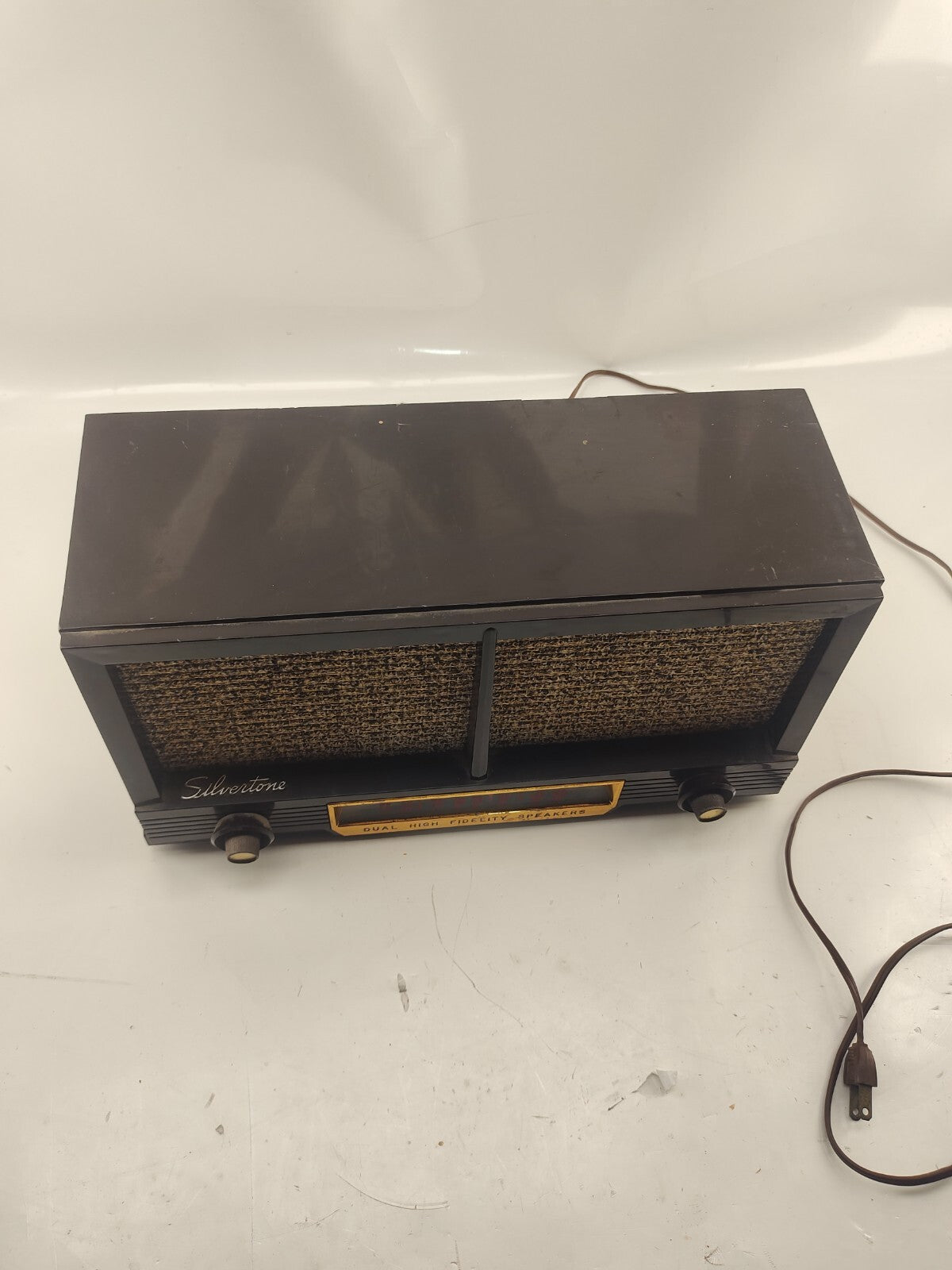 Silvertone Radio  With Dual High Fidelity Speakers, 8013 Brown