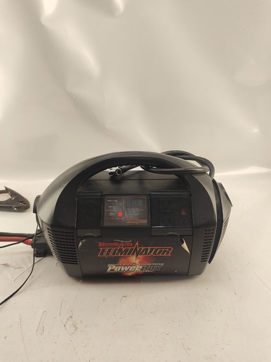 Motomaster Eliminator Power Box power pack with Inverter