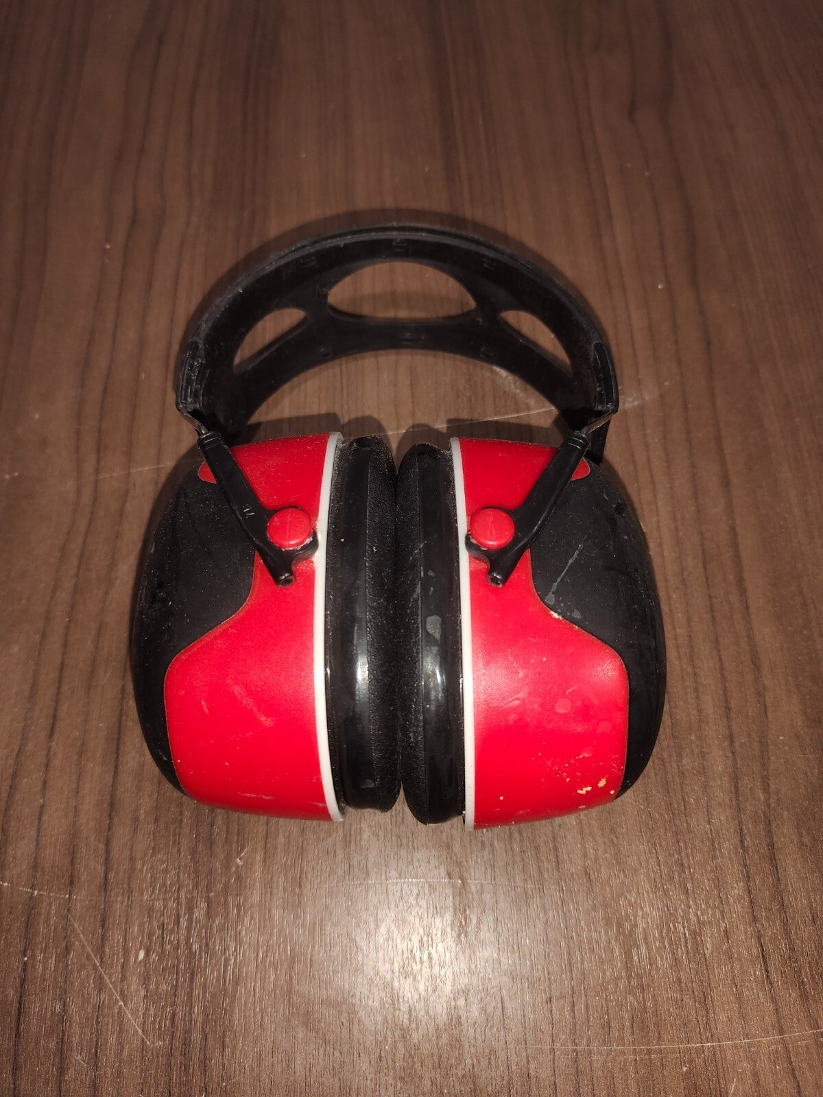 3M Pro-Grade Earmuffs, Red, Noise Reducing, Cushion, 30db NRR, Class 5, #90565