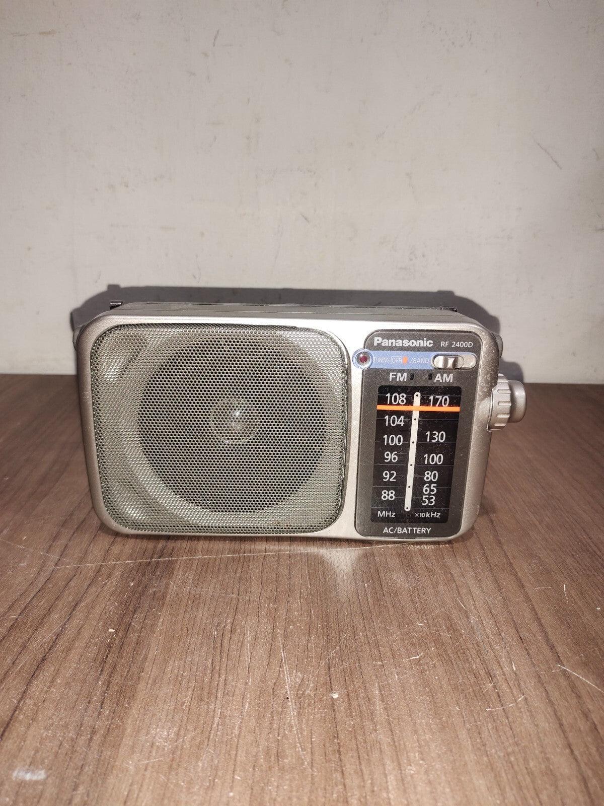Panasonic RF-2400D Portable AM / FM Radio - Battery Operated Analog Radio