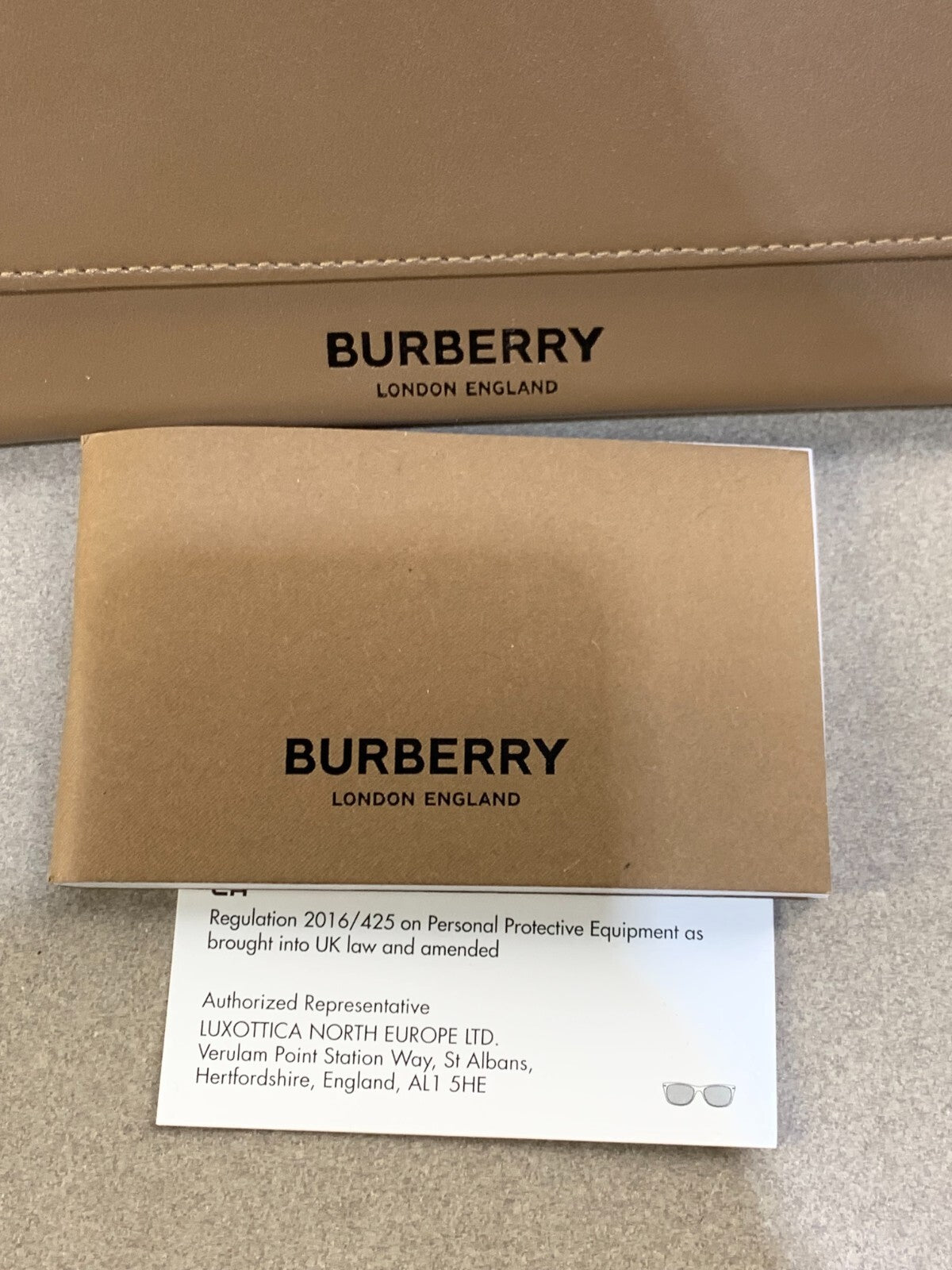 Burberry Camel Brown Triangle Soft Leather Eyeglasses Sunglass Case w/ Cloth&Box