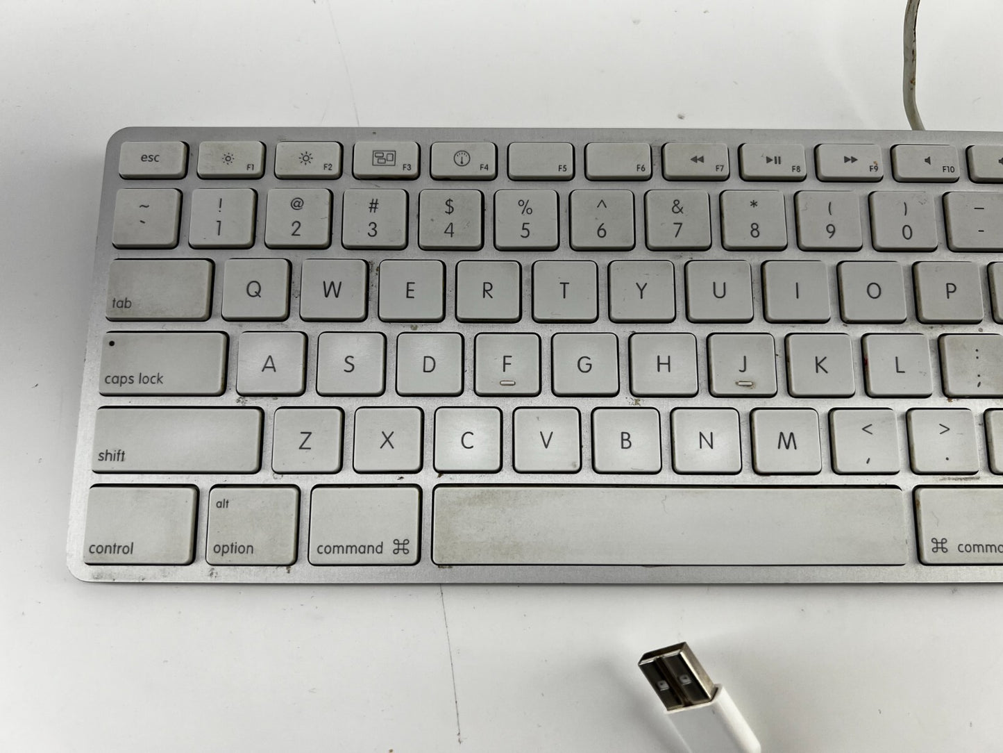 Apple A1243 - Wired Mac QWERTY - USB Keyboard w/ Numeric Keypad