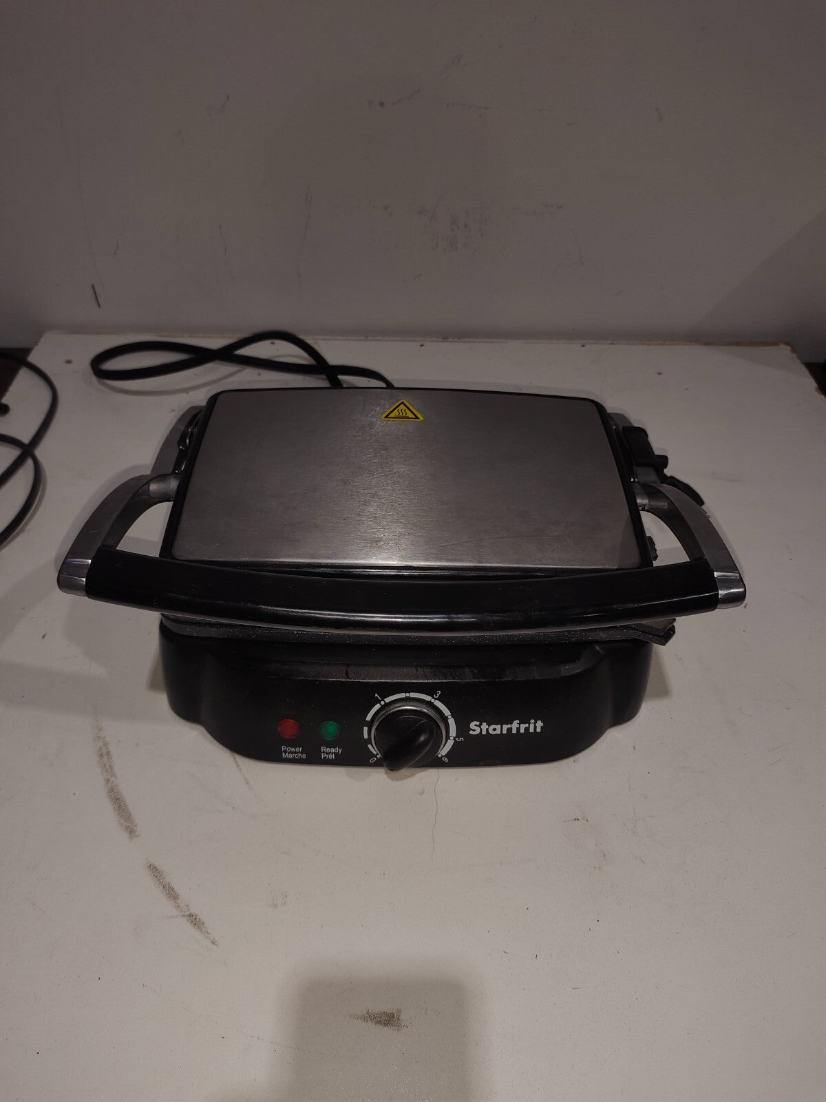 Starfrit Electronic Grill machine