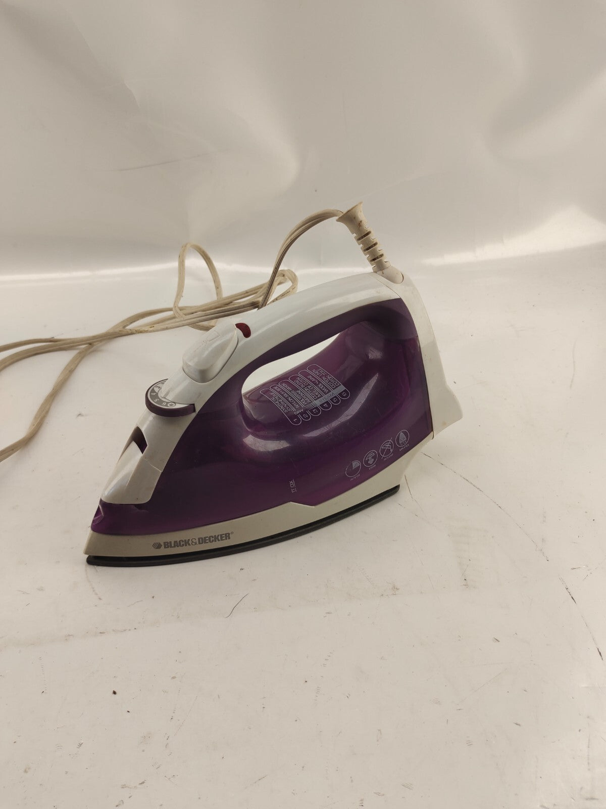 Black+Decker, Easy Steam Compact Iron, IR02V-T