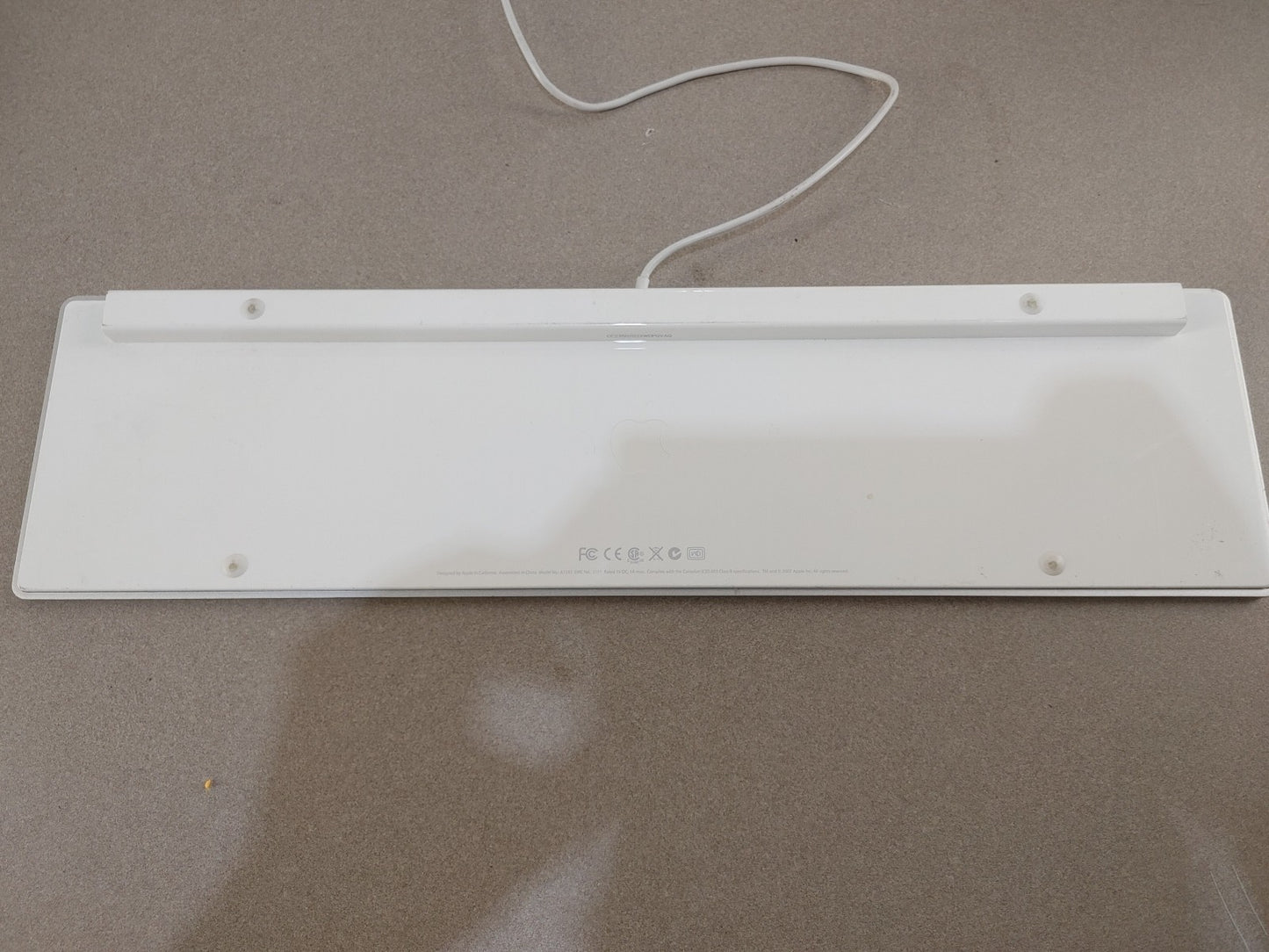 GOOD CONDITION Apple A1243 USB Keyboard White/Silver TESTED WORKING