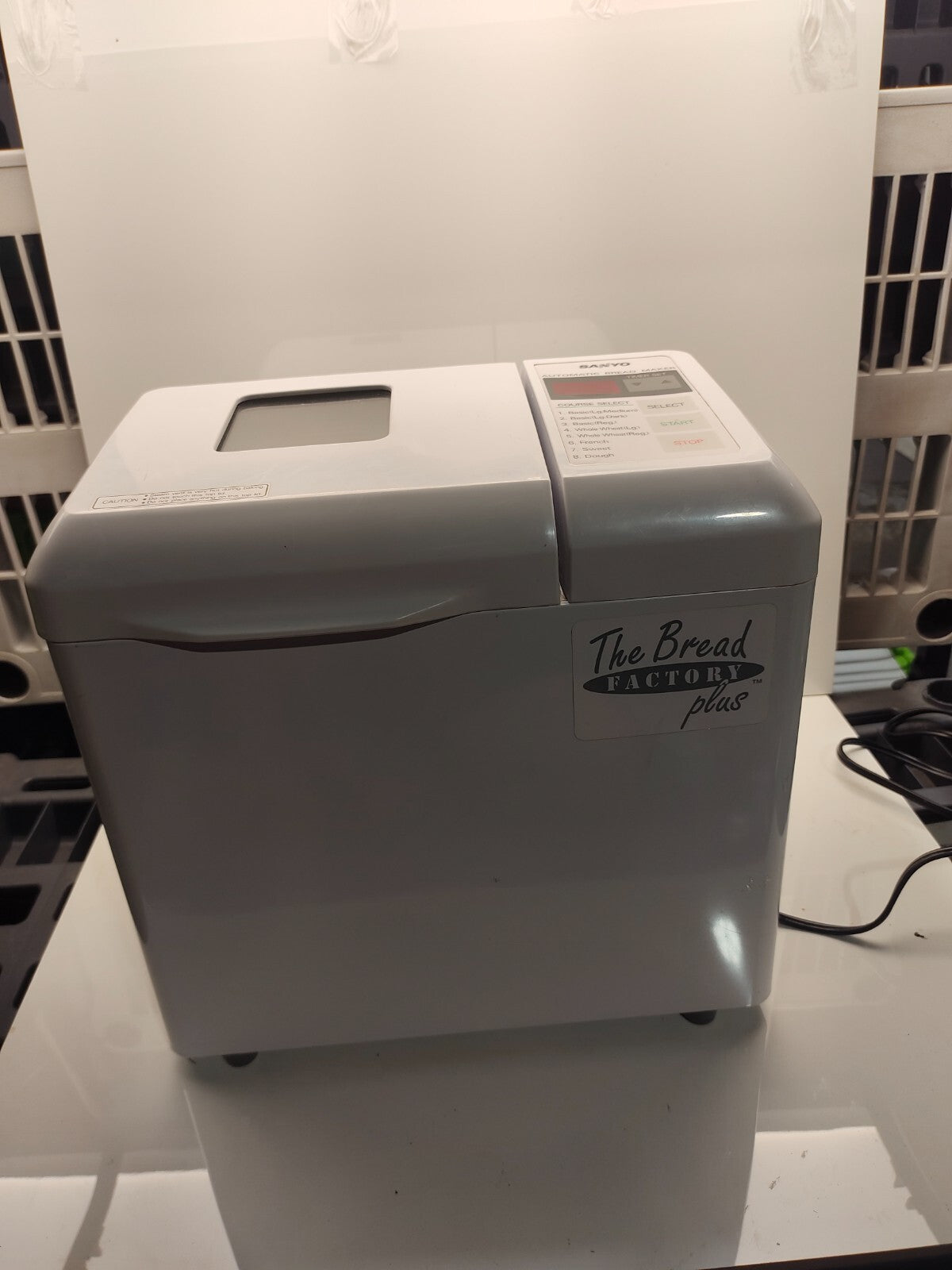 Sanyo Home Bakery Automatic Bread Maker Model SBM20
