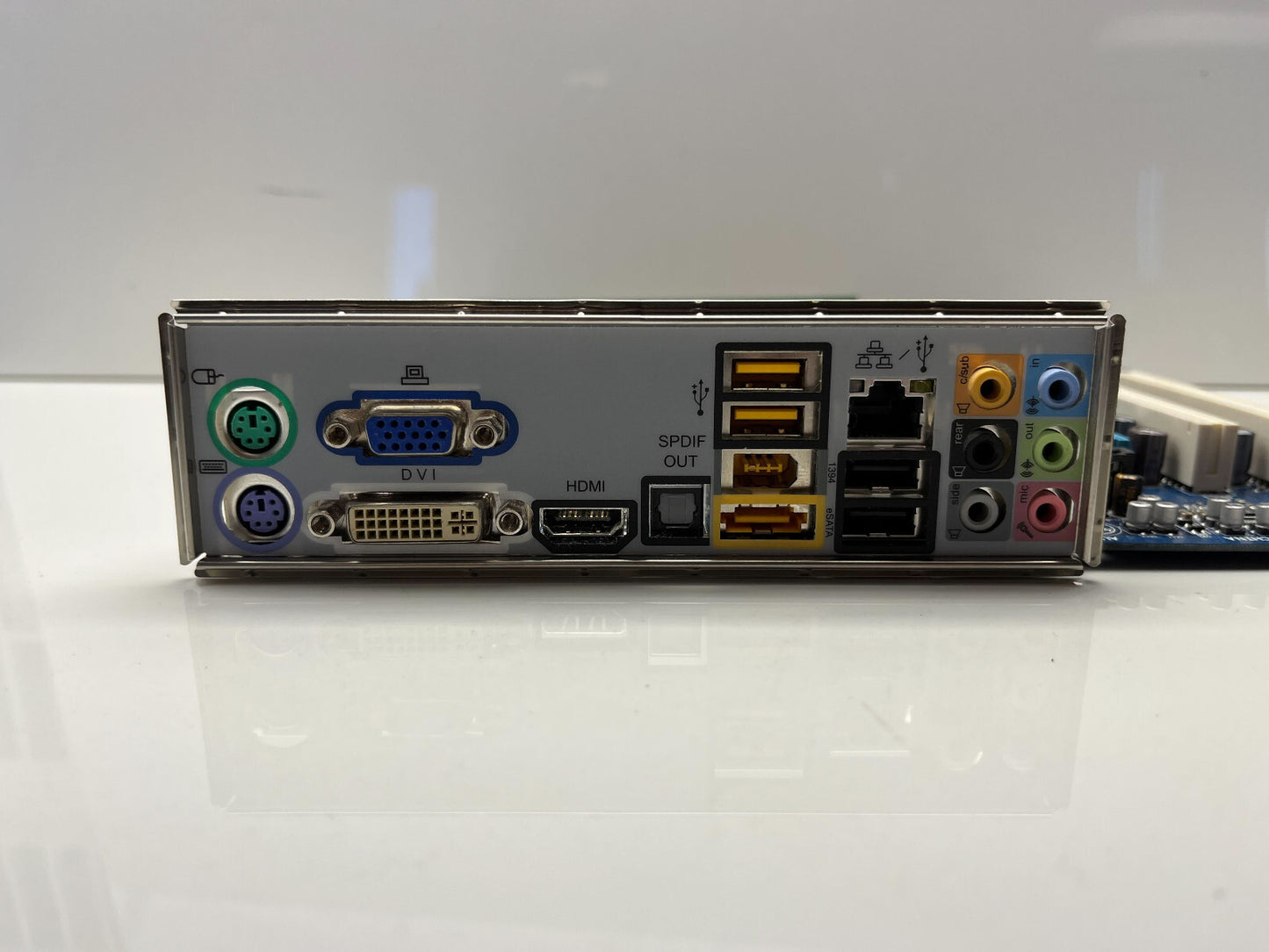 Gigabyte GA-73PVM-S2H Motherboard + Intel Pentium 4 @ 3.2 GHz + 2GB RAM Bundle