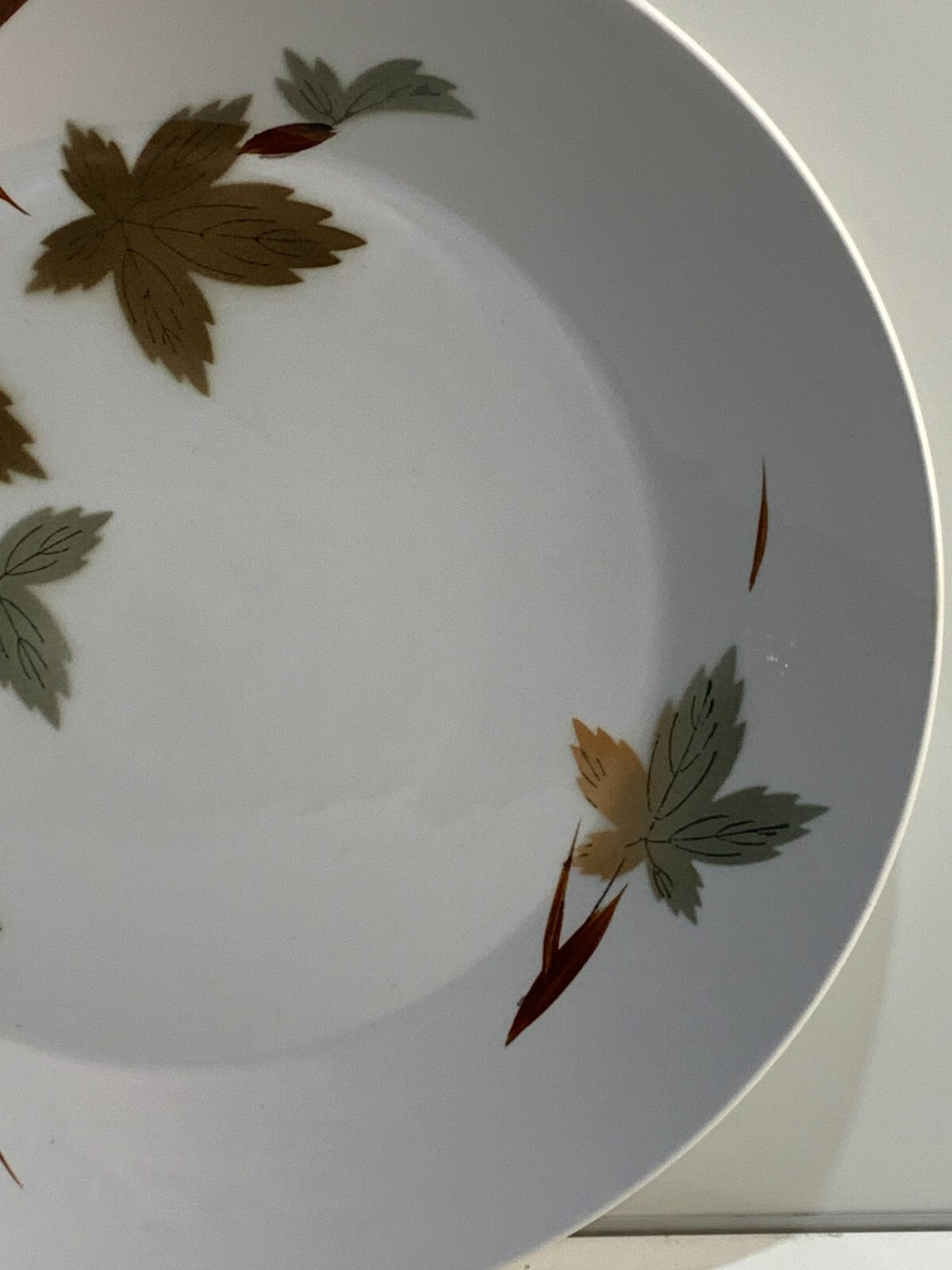 Primastone Autumn Leaves round platter made in Japan.