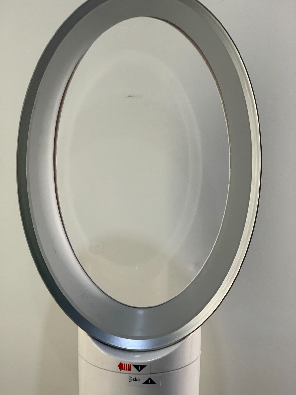 Bladeless Fan 12" AM05 White Voltage: AC100V Table Fan