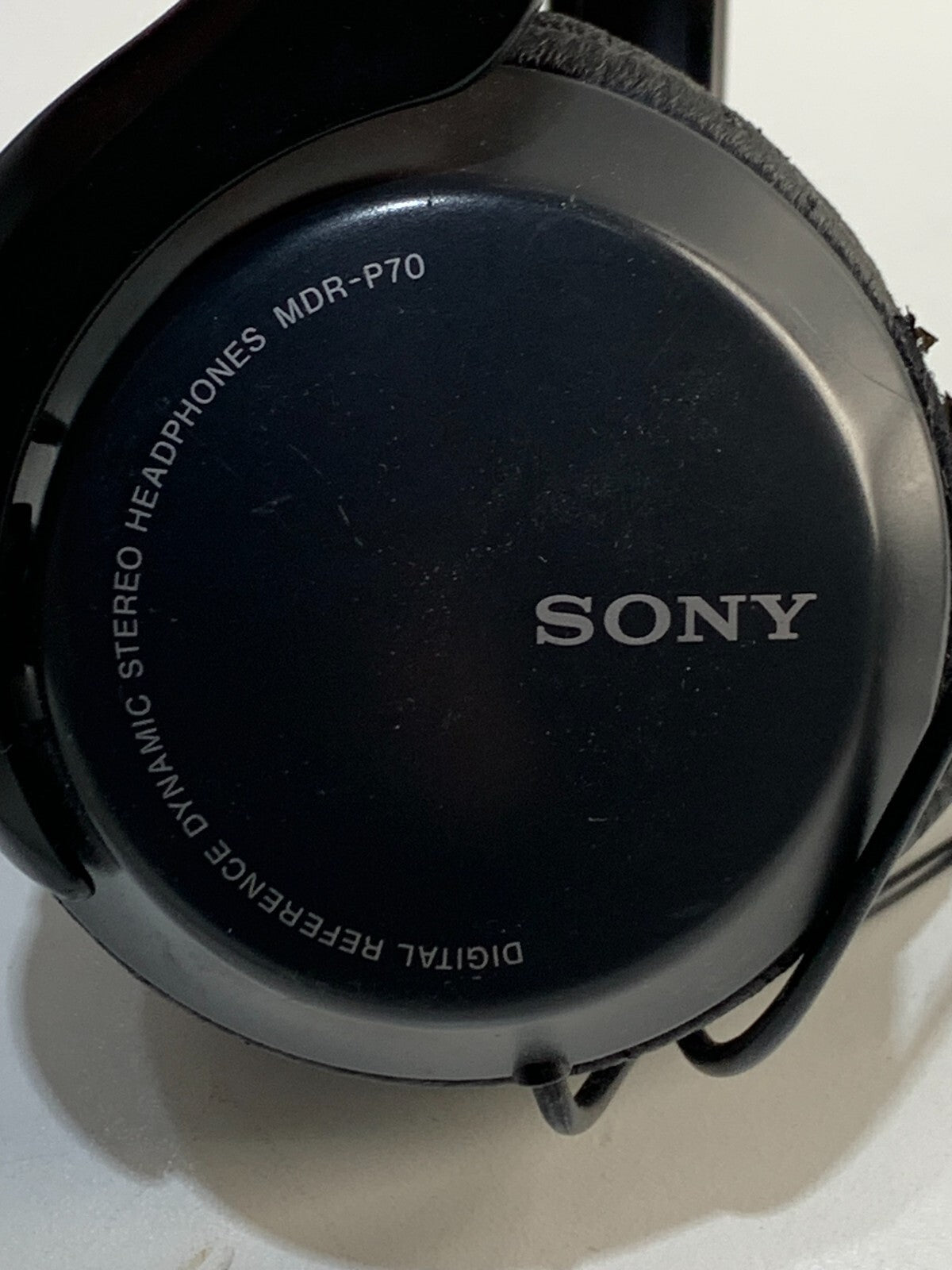 VINTAGE ORIGINAL FM SONY WALKMAN SRF-16W & SONY HEADPHONES
