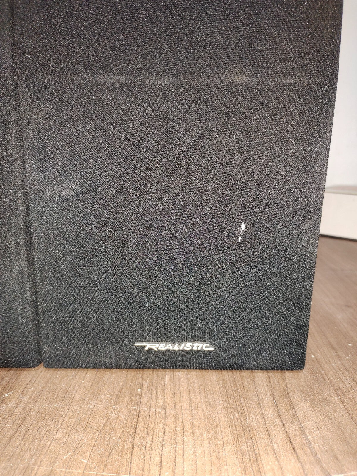 Realistic Minimus 26 40-226A Bookshelf 8 Ohm 40 Watt Stereo Speakers