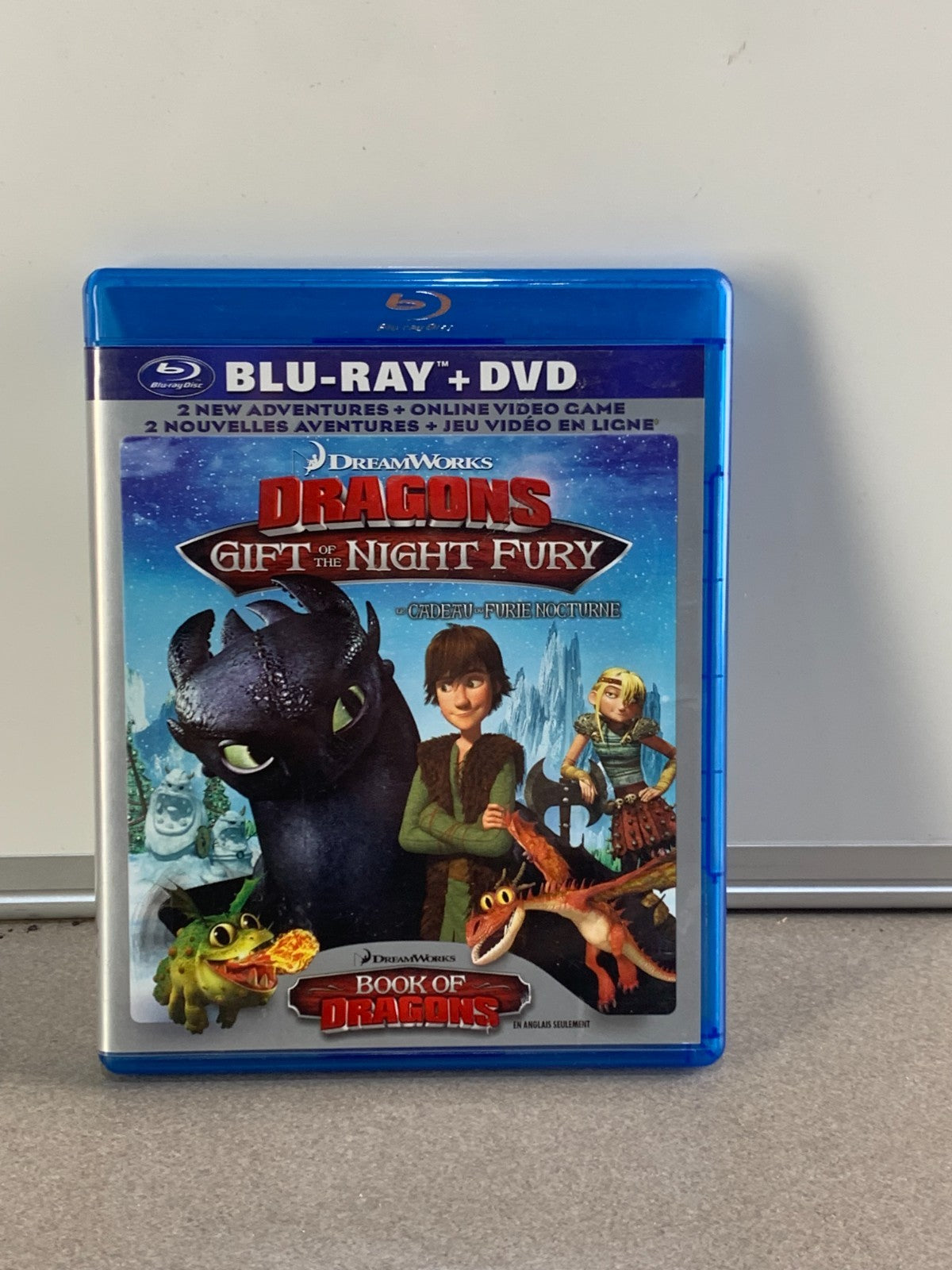 Dragons Gift of the Night Fury /Book of Dragons (Blu-ray, DVD, 2011) Canadian
