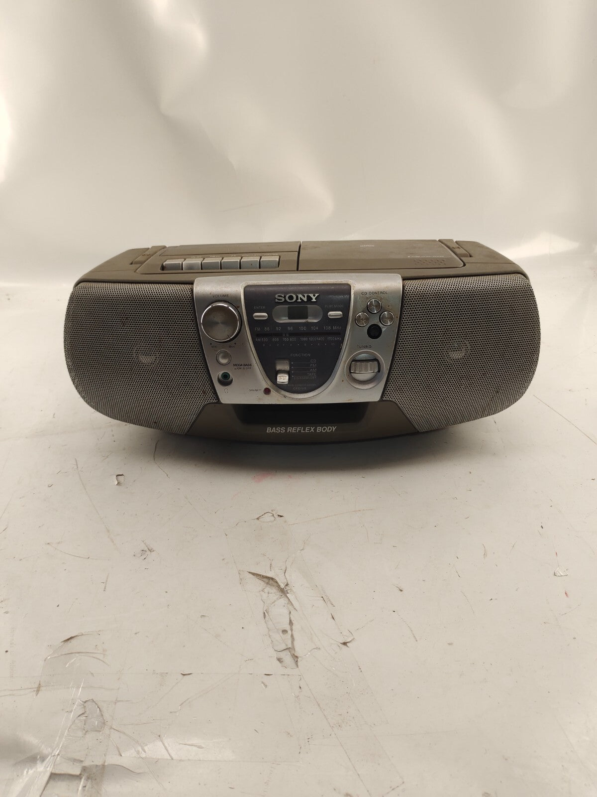 Sony CFD-V8 Boombox CD/ Cassette Player/ AM/FM Radio Stereo