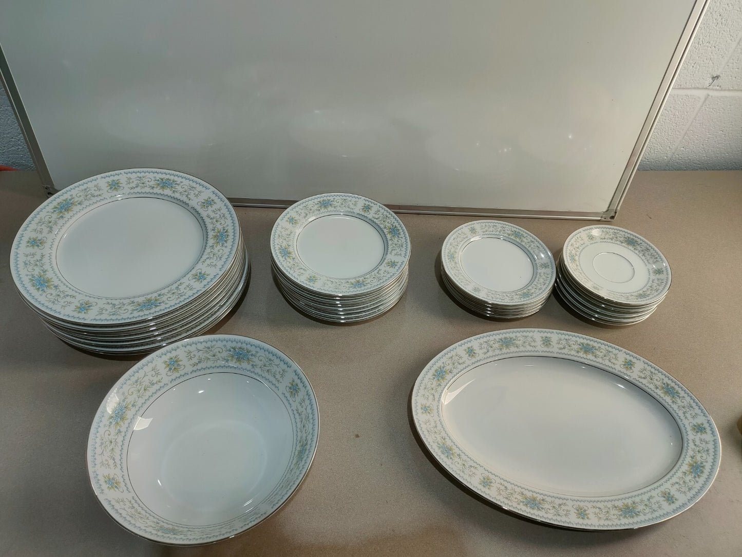 Fine china casino dinner set japan