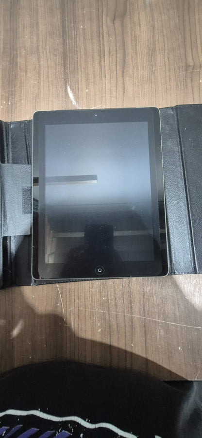 Apple iPad 2nd Gen Wi-Fi 3G 64 GB Black Model - A1396 with Bluetooth Keyboard