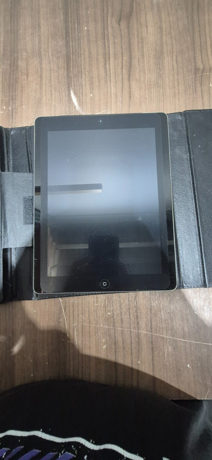 Apple iPad 2nd Gen Wi-Fi 3G 64 GB Black Model - A1396 with Bluetooth Keyboard