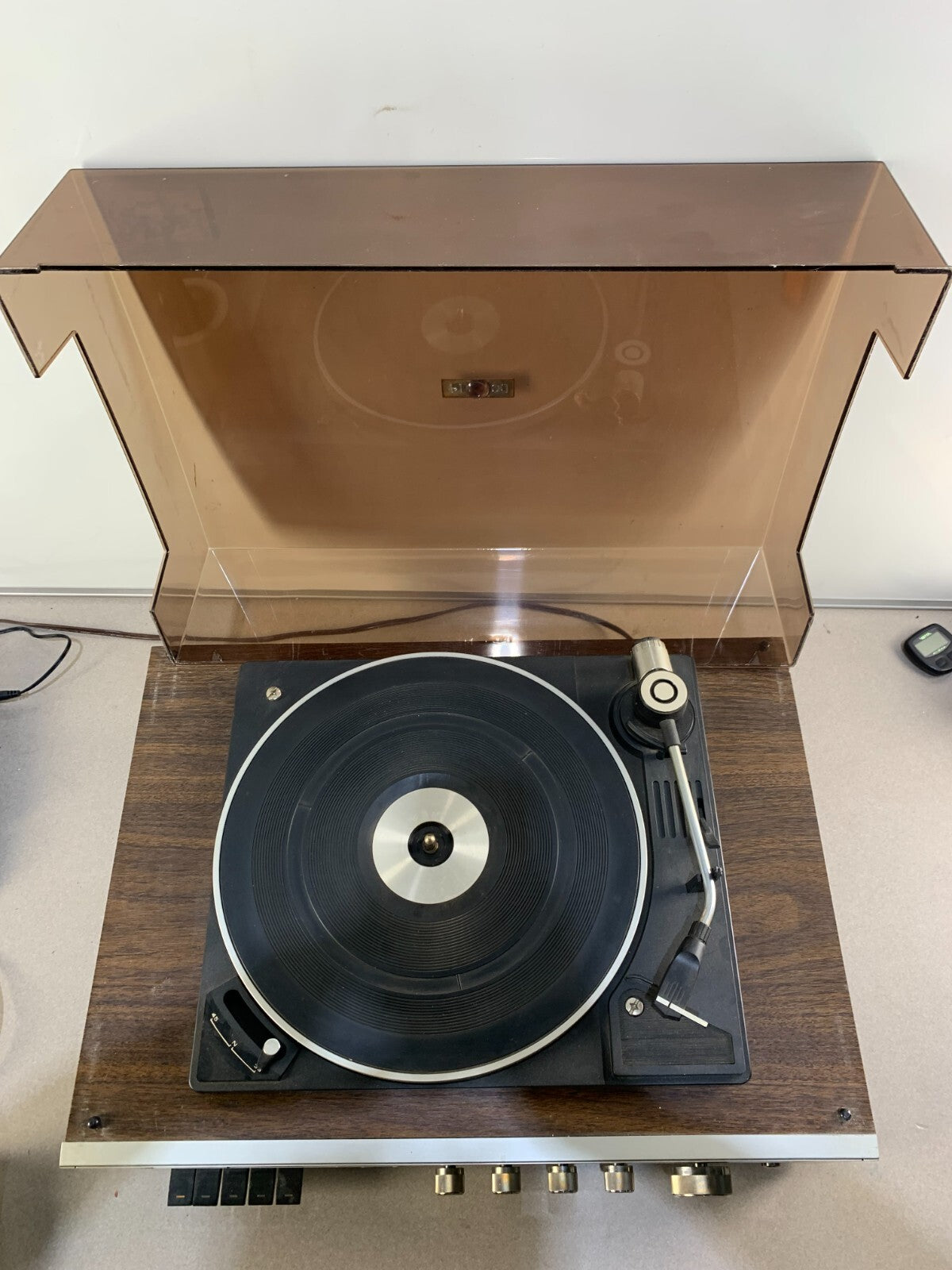 Vintage Lloyd's AM/FM Stereo Turntable & Cassette player Model R820
