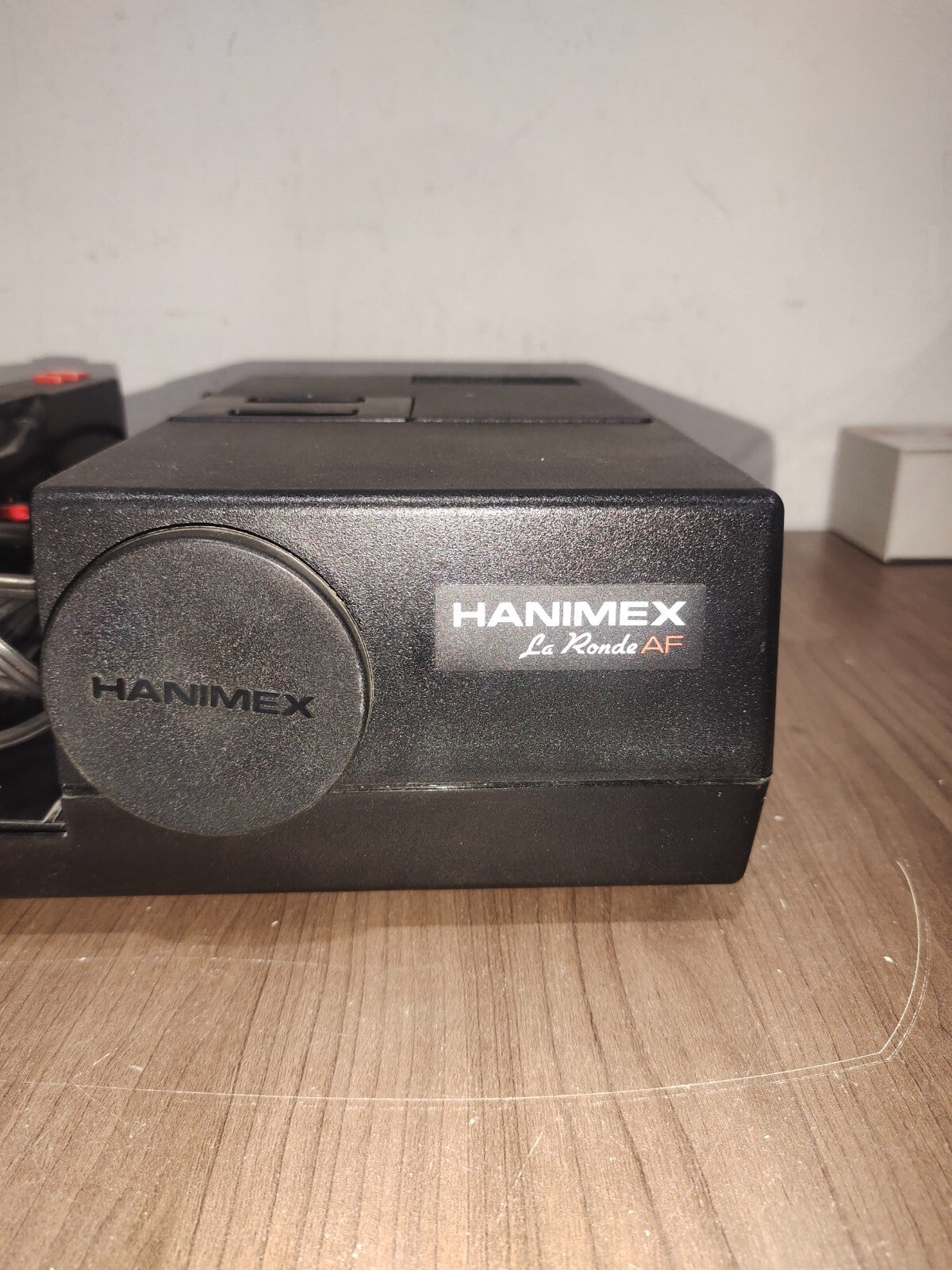 Hanimex Auto Focus Slide Projector - 2100 La Ronde AF -Auto Focus (Minor Damage)
