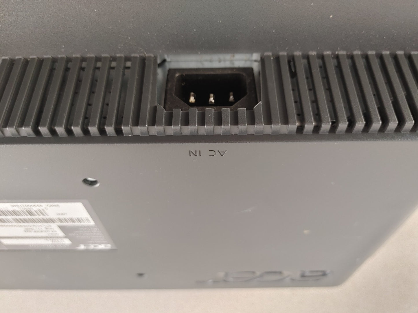 GOOD CONDITION Acer X193W 20inch LCD Widescreen Monitor VGA Only HD Black