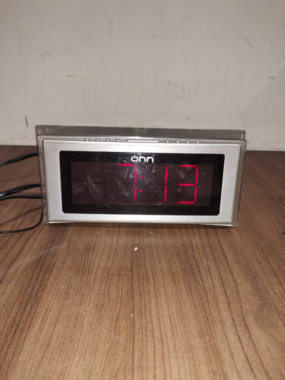 Onn ONMAAC301 - Digital AM/FM Clock Radio Dual Alarms with Snooze and Sleep