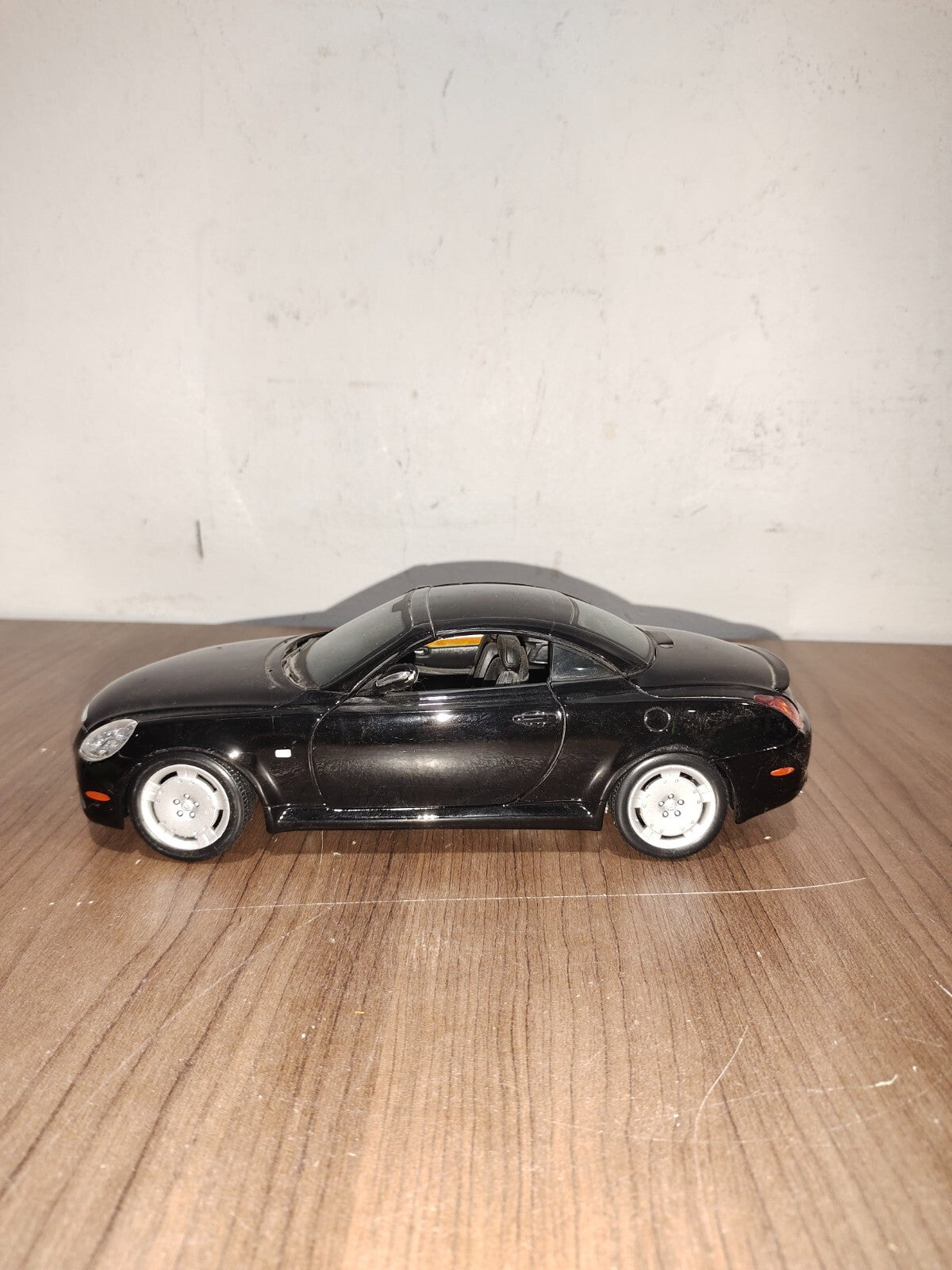 1:18 Maisto Lexus SC430 BLACK INTERIOR - Special Edition