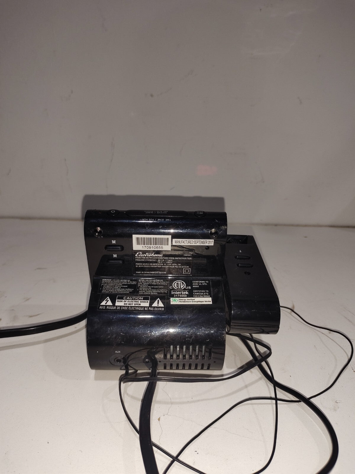 Electrohome Eaac601 Projection Alarm Clock With Am/fm Radio Battery Backup