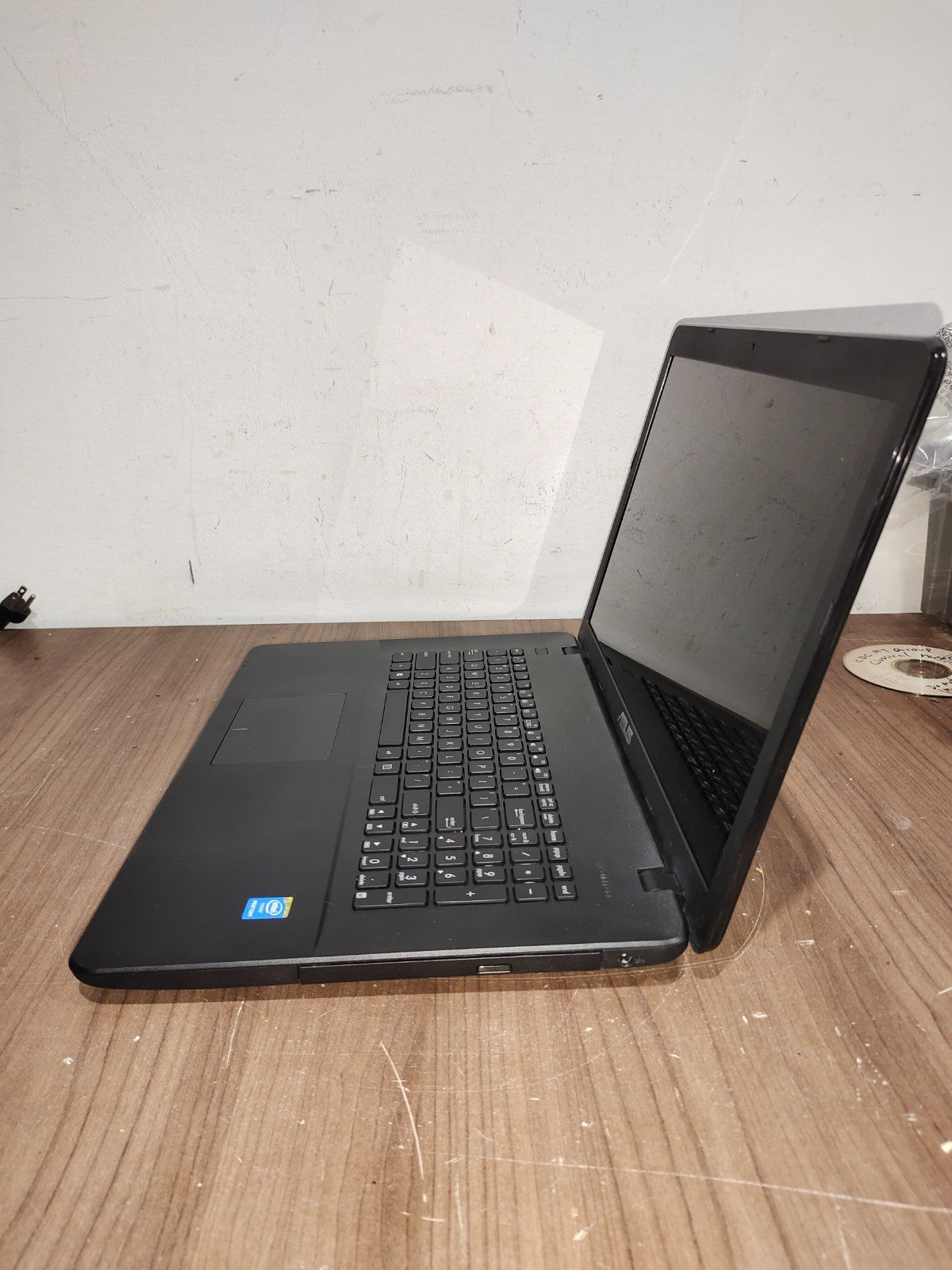 ASUS Laptop X751M 17” 1600x900 Pentium N3700 8GB RAM 1TB HDD Win10 Black