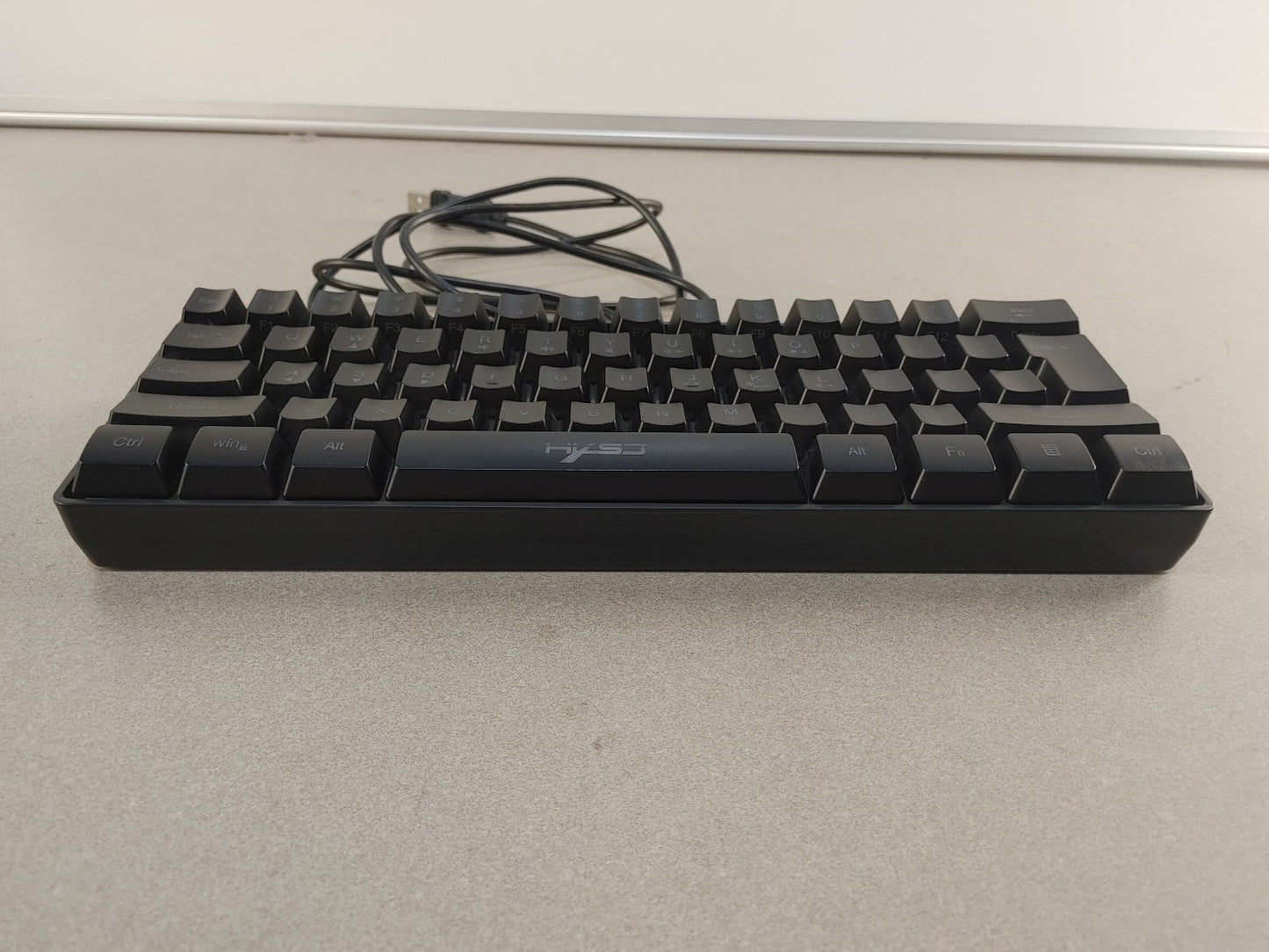 EXCELLENT CONDITION 60% Mechanical-Feel USB RGB Gaming Streaming Keyboard Black