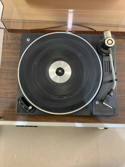 Vintage Lloyd's AM/FM Stereo Turntable & Cassette player Model R820