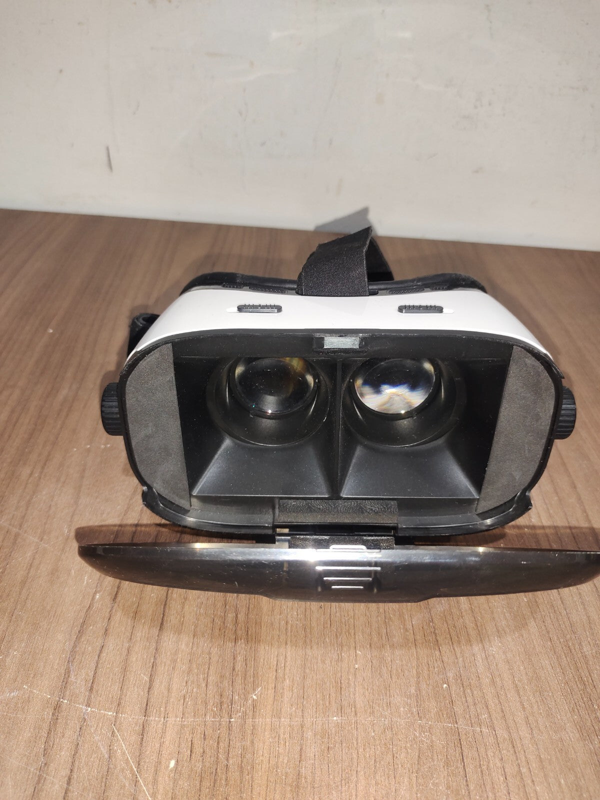 EVO VR Ultra II - Virtual Reality Headset - White Black - Up to 6" Smartphones