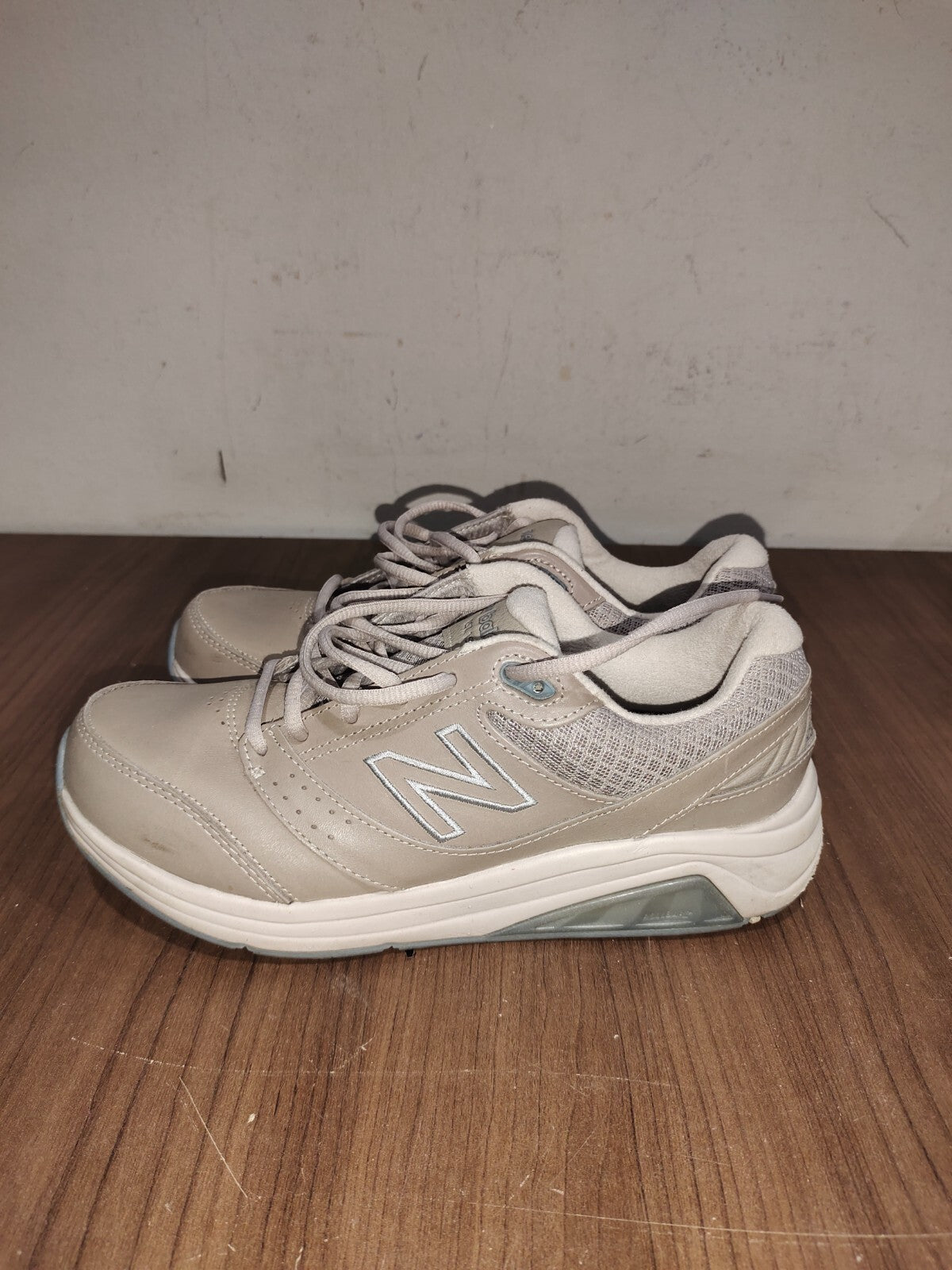 New Balance Womens 928 White Beige Walking Sneakers Shoes - Size US - 8