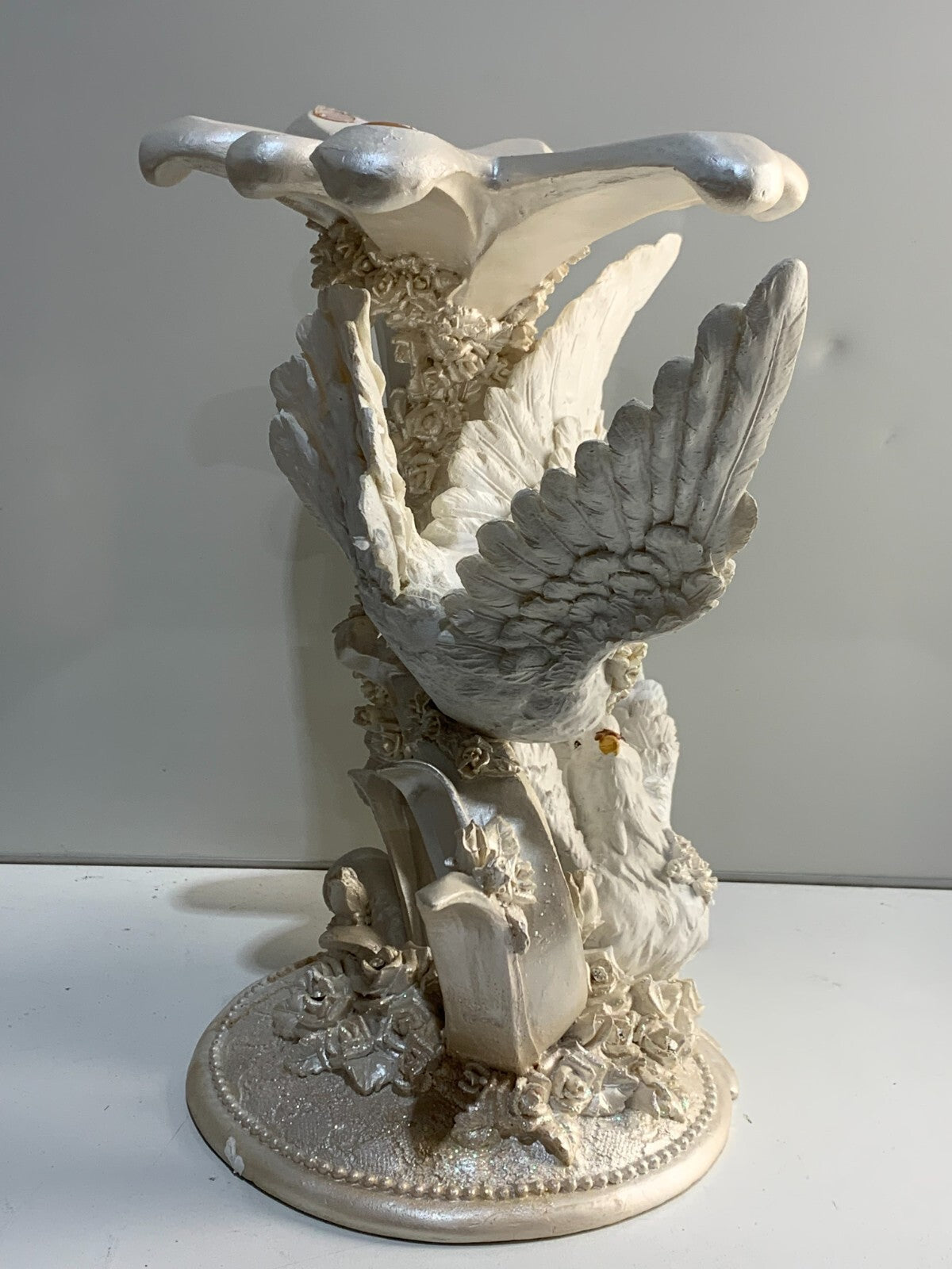VINTAGE FIGURINE STATUE LARGE DOVE LOVE BIRDS