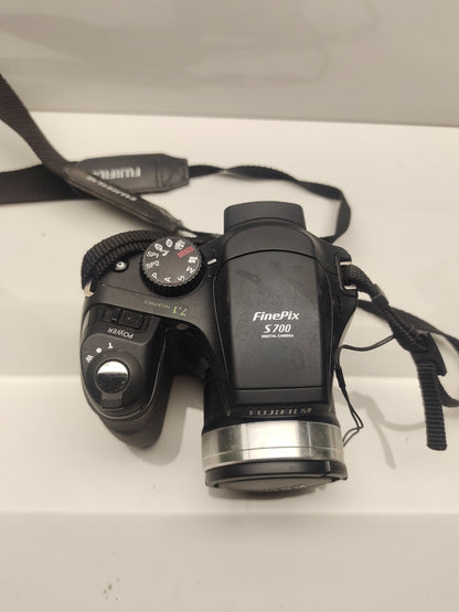 Fujifilm FinePix S Series S700 7.1MP Digital Camera Bundle Tested Works Manual
