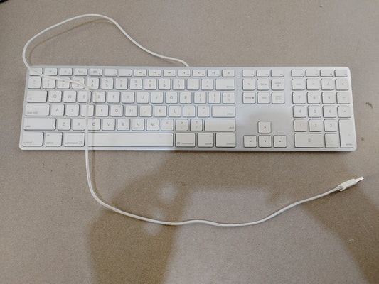 GOOD CONDITION Apple A1243 USB Keyboard White/Silver TESTED WORKING
