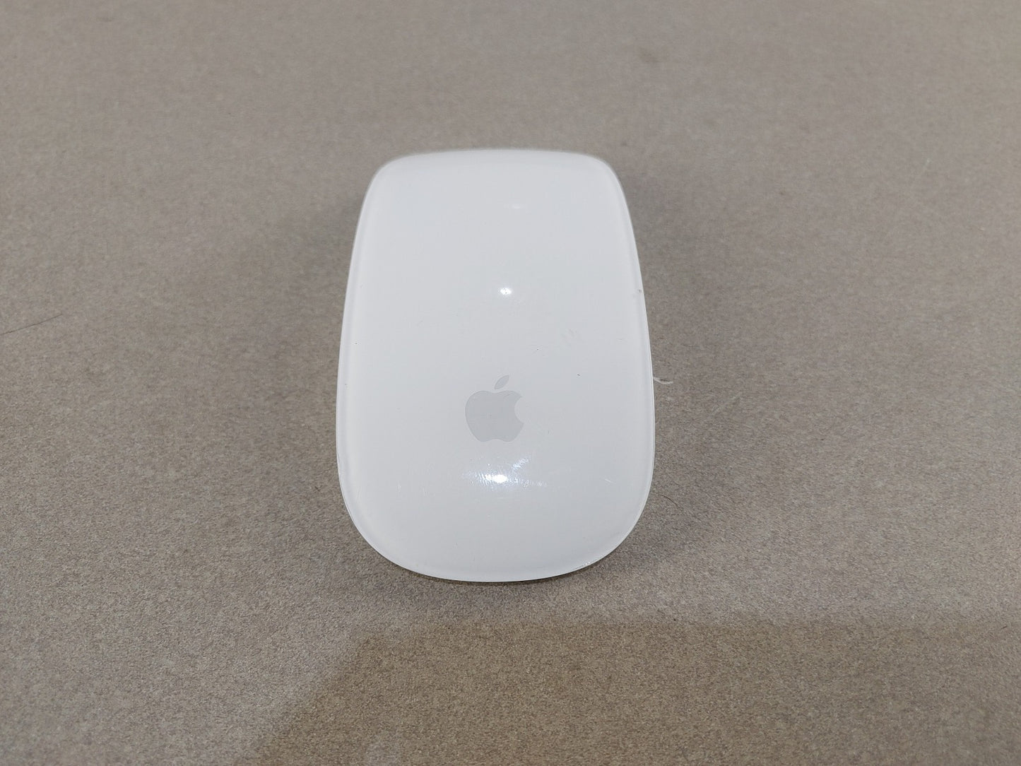 GOOD CONDITION Apple Magic Mouse A1296 Bluetooth Wireless Mouse WITH BATTERIES