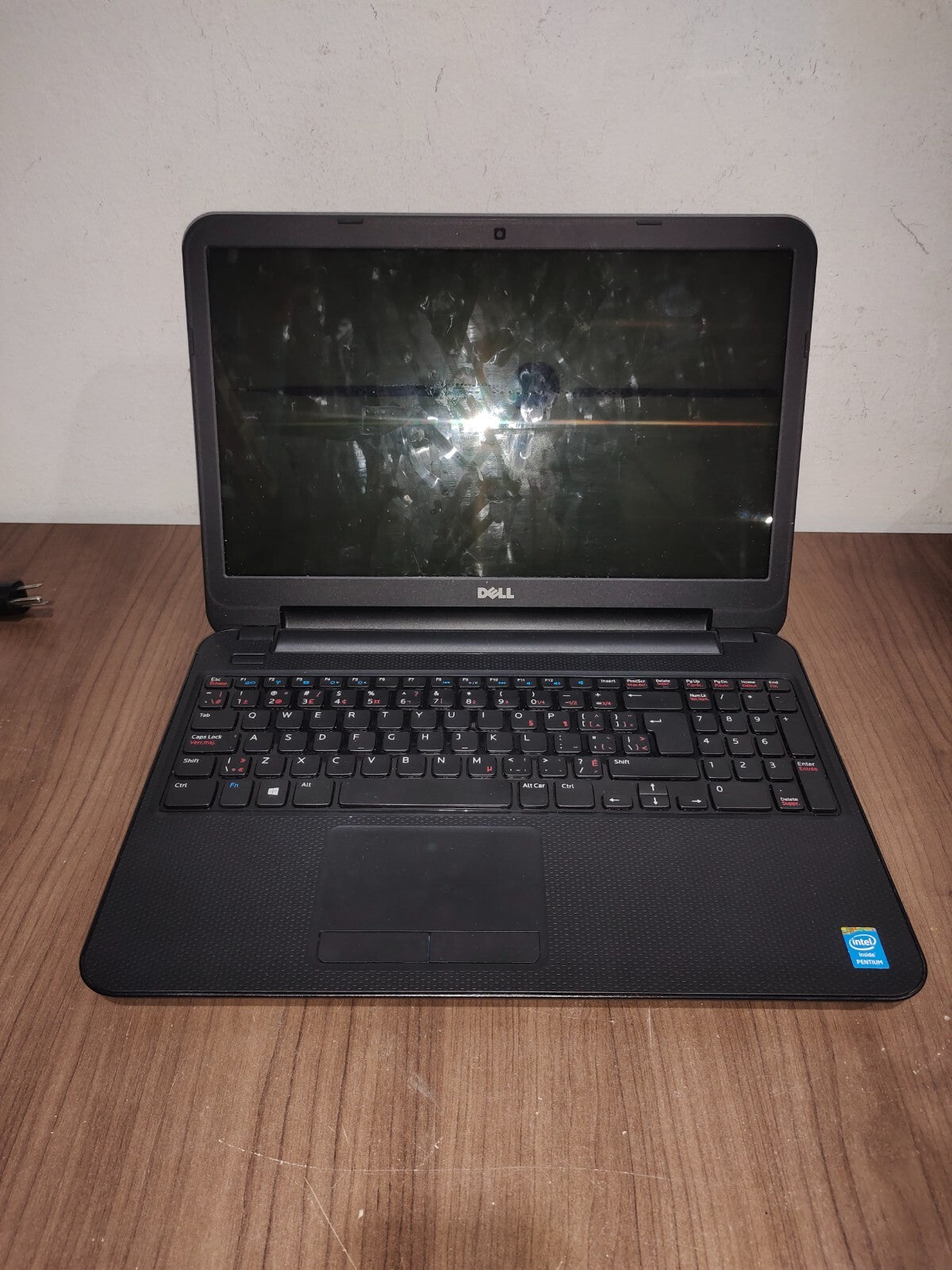 Ordinateur portable Dell Inspiron 15 P28F 15,6" - Celeron N2830 / 4 Go / HDD 160 Go - Pour pièces