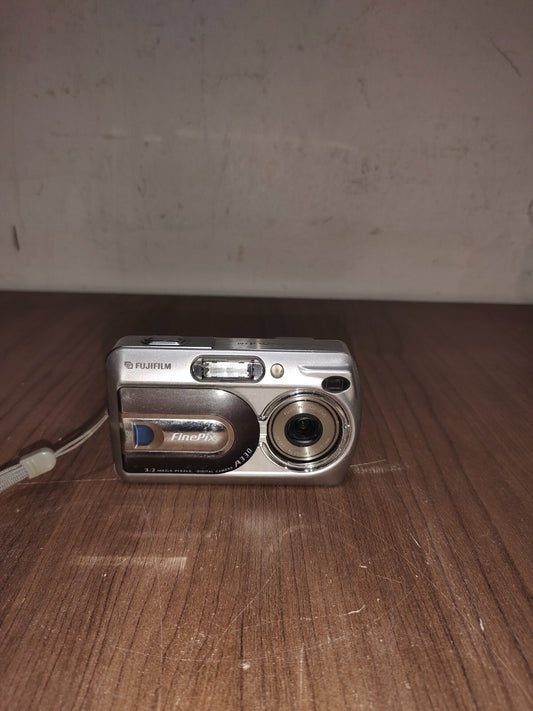 FujiFilm Finepix A330 Compact Digital Camera