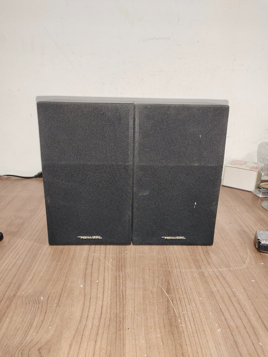 Realistic Minimus 26 40-226A Bookshelf 8 Ohm 40 Watt Stereo Speakers