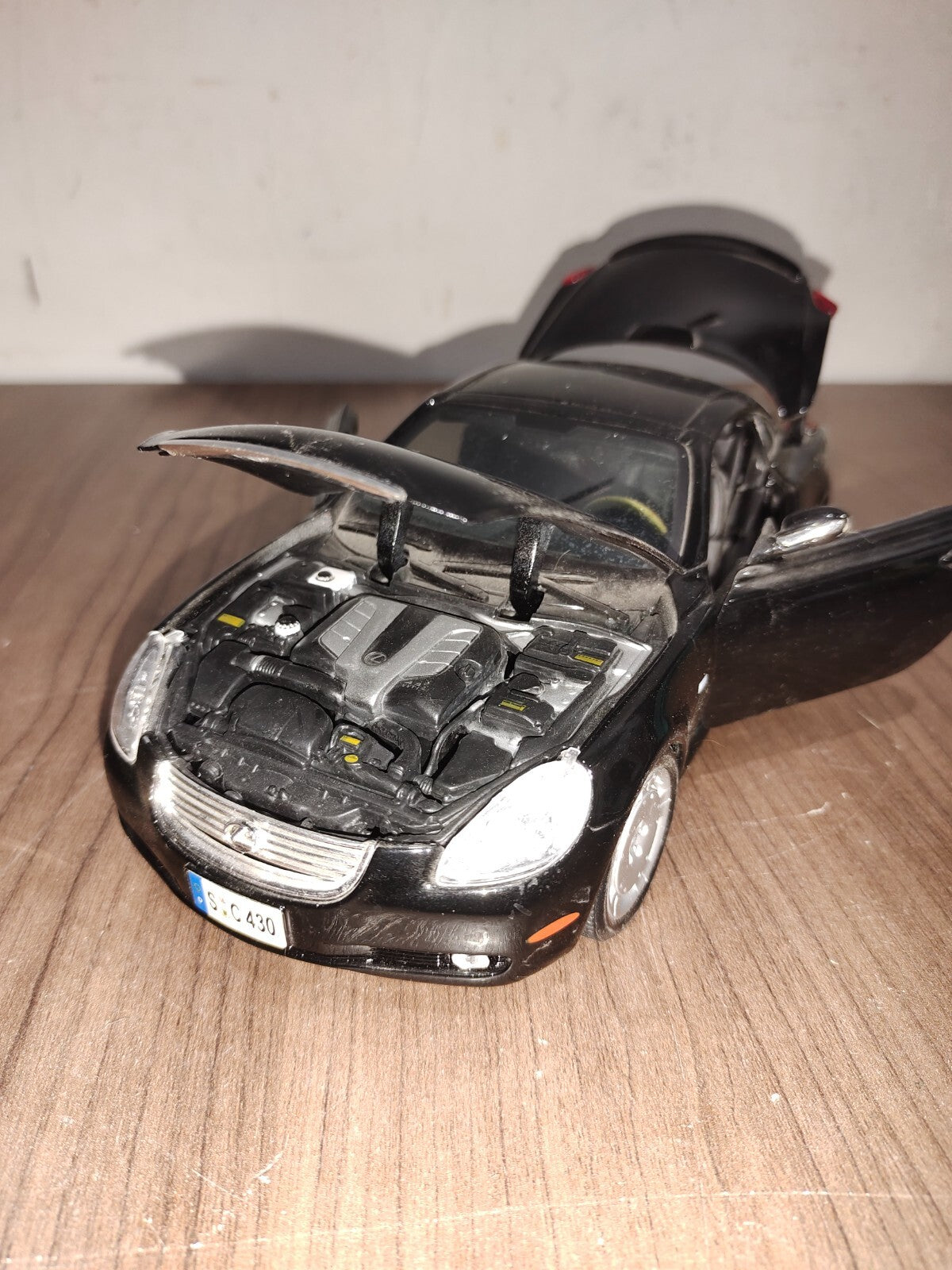 1:18 Maisto Lexus SC430 BLACK INTERIOR - Special Edition