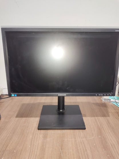 Samsung 23.6 inch FHD 1920x1080 Desktop Monitor for Business - S24E650XL