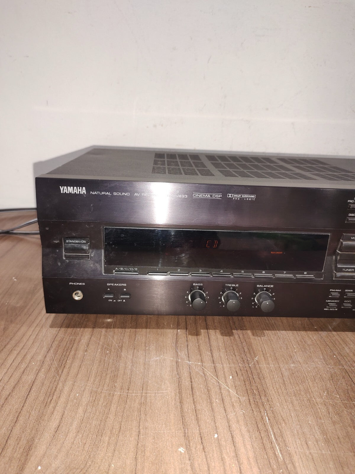YAMAHA Natural Sound RX-V493 AV Stereo Receiver 220 Watts
