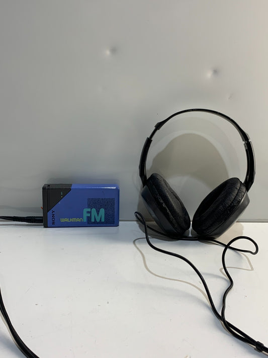 VINTAGE ORIGINAL FM SONY WALKMAN SRF-16W & SONY HEADPHONES